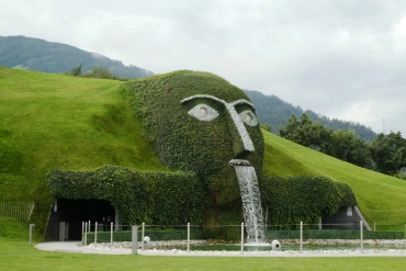 uk-europe-DAY 10 Innsbruck sleeping giant fountain